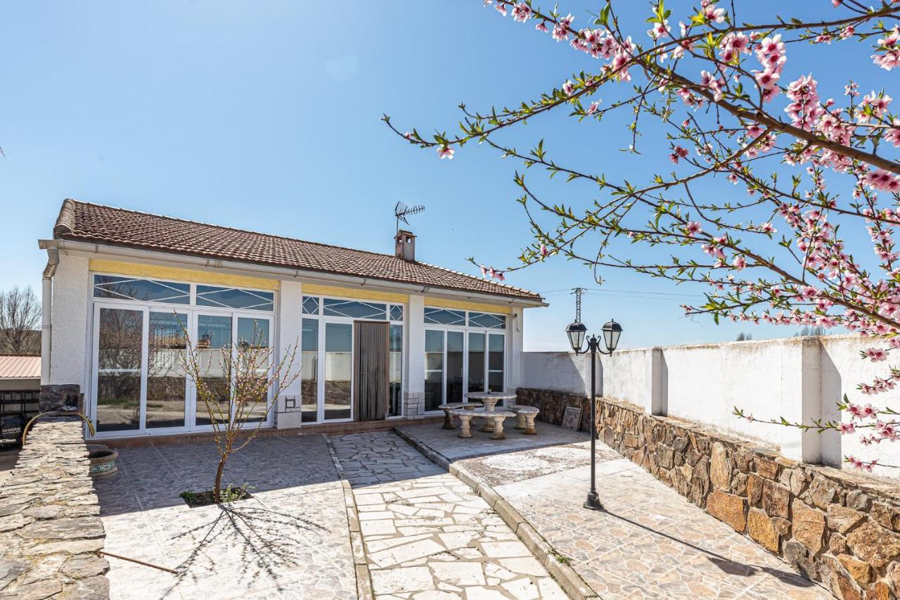 Waou Deluxe Cottage Titulcia Buitenkant foto